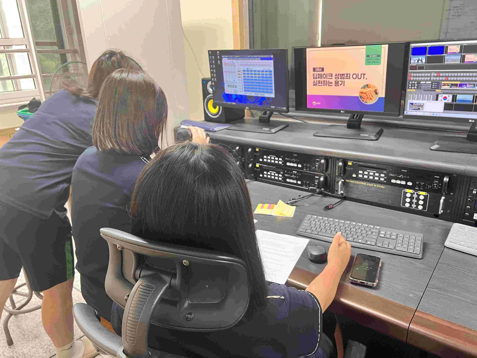 학생들이 직접 대본을 쓰고 진행한 둔원바르미 아침 방송